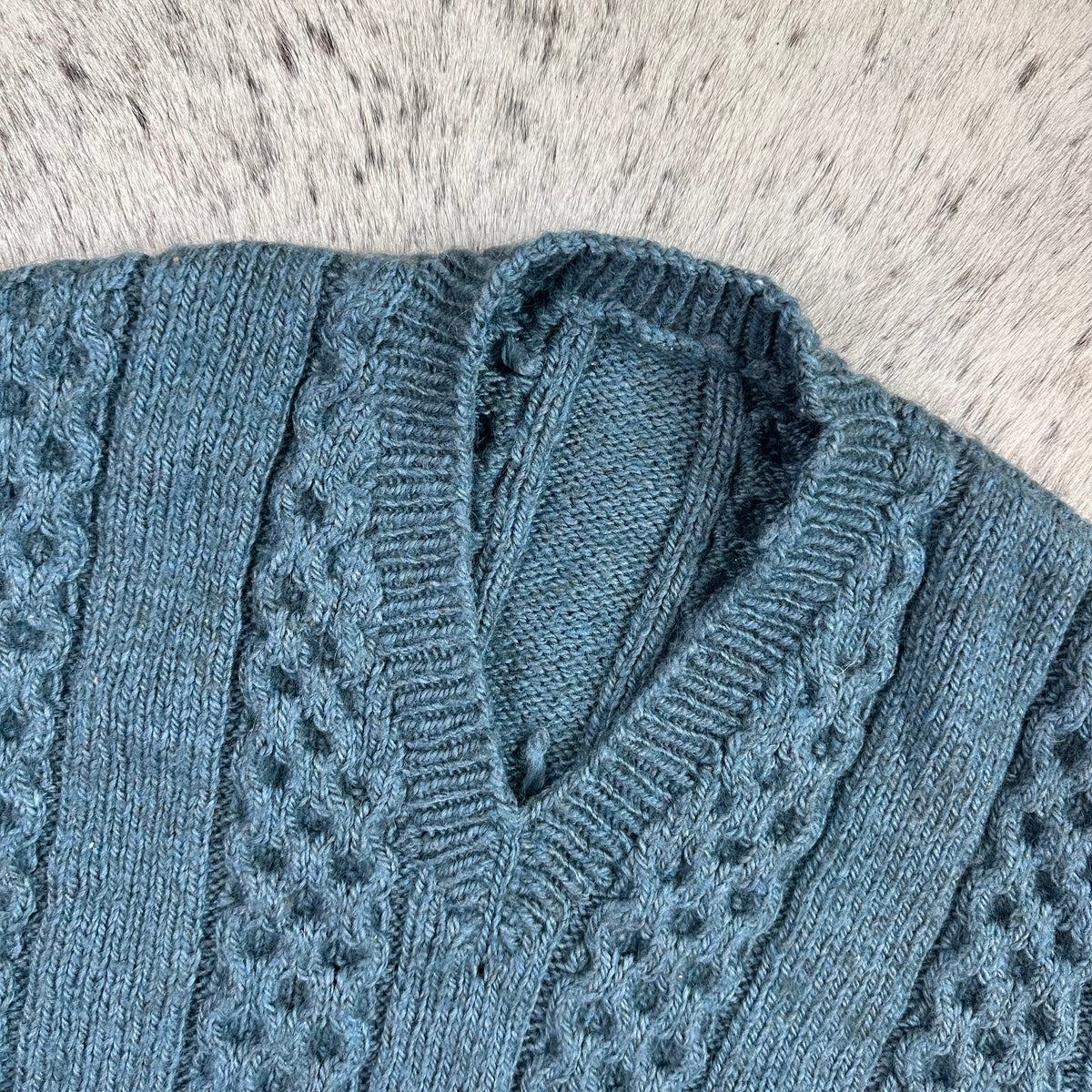 Hand made v neck teal blue cable knit sweater small