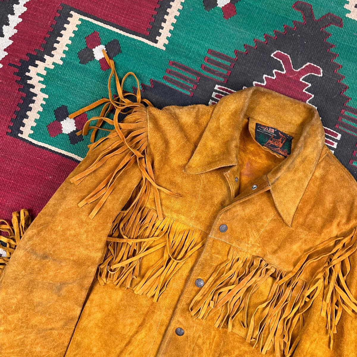 70s Antler Sportswear tan suede fringe jacket fits a tight medium