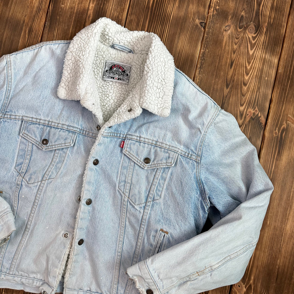 80s Levi’s Sherpa pile jacket light wash size 44 / Large made USA