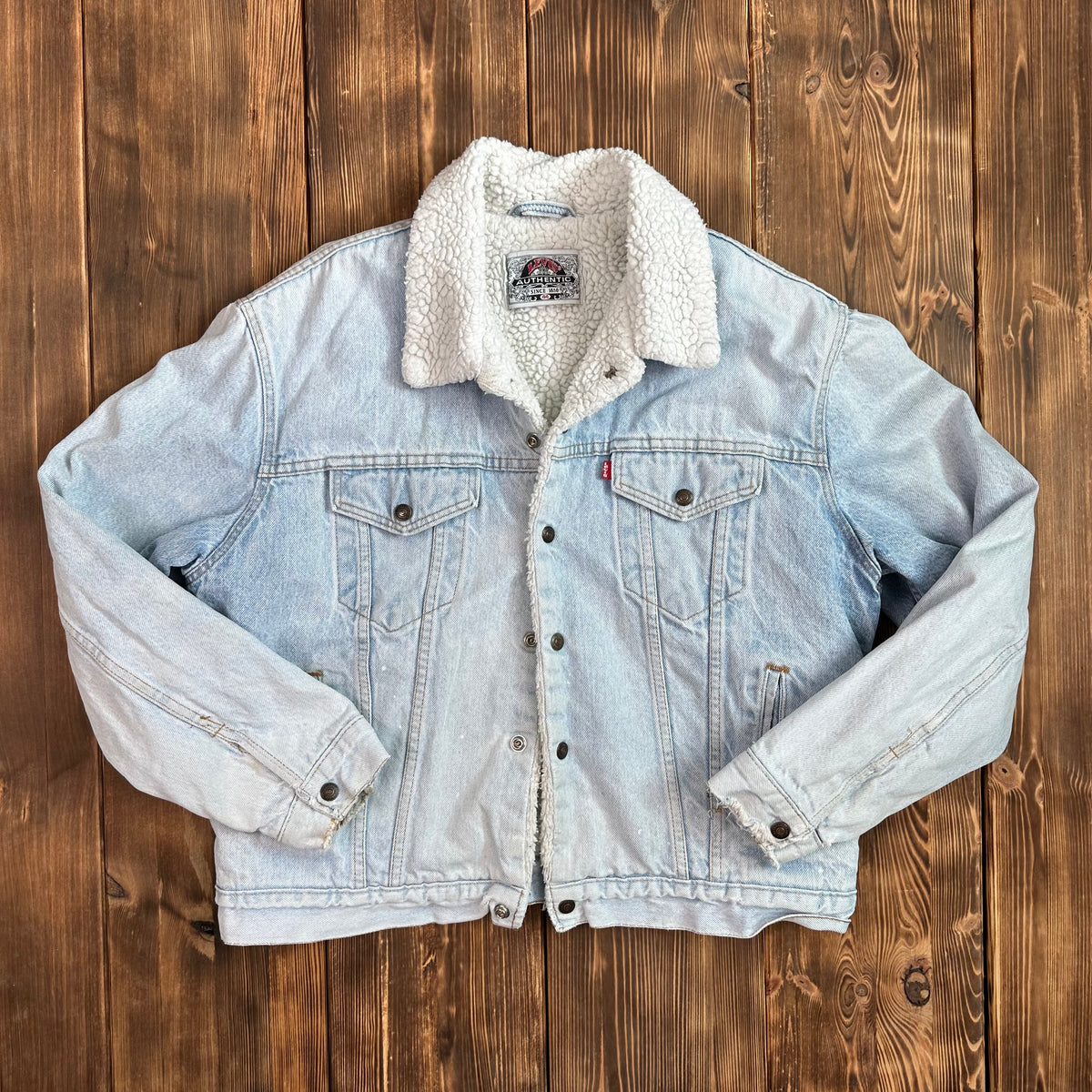80s Levi’s Sherpa pile jacket light wash size 44 / Large made USA