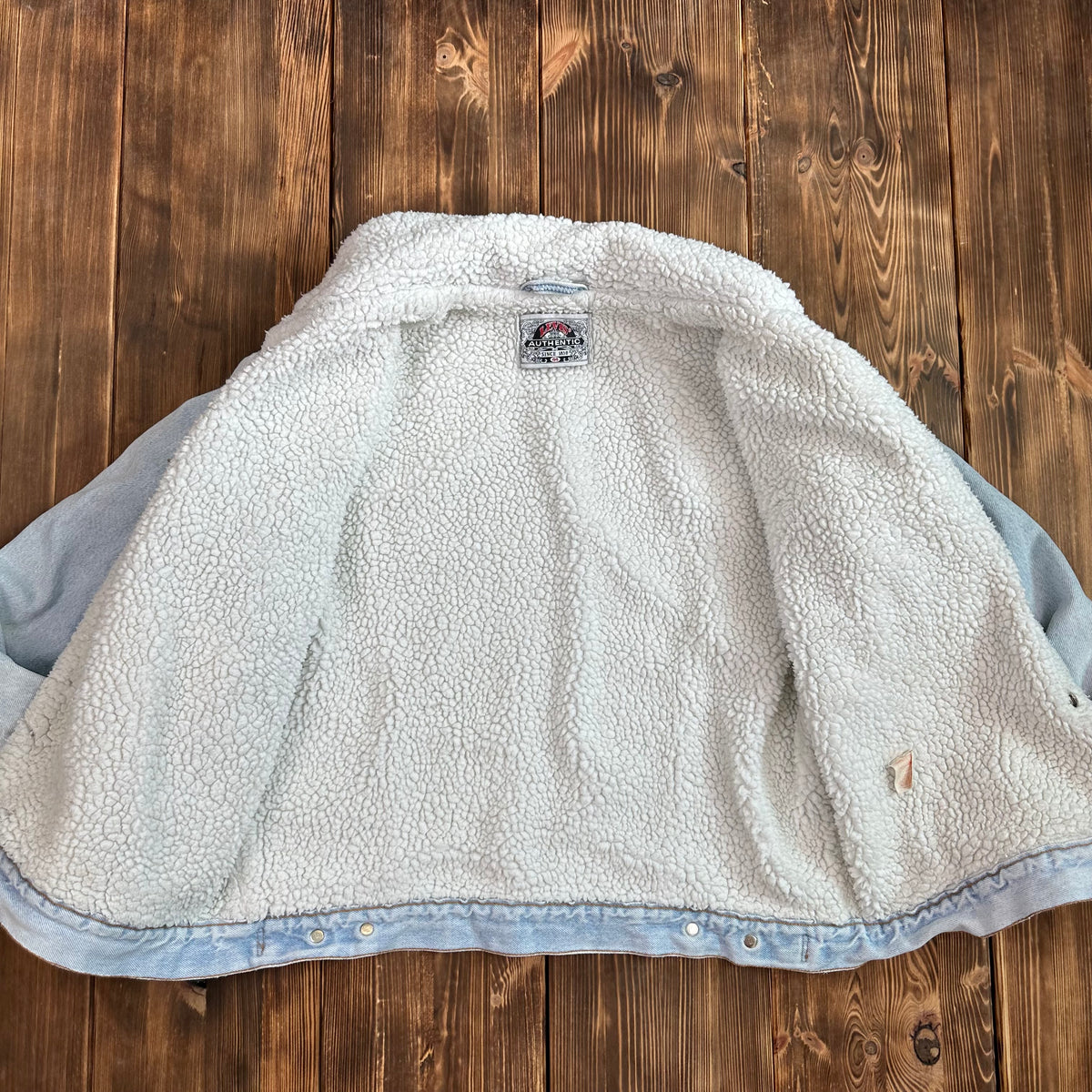 80s Levi’s Sherpa pile jacket light wash size 44 / Large made USA