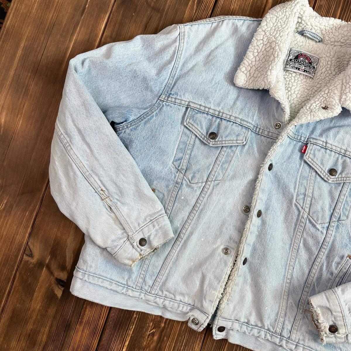80s Levi’s Sherpa pile jacket light wash size 44 / Large made USA