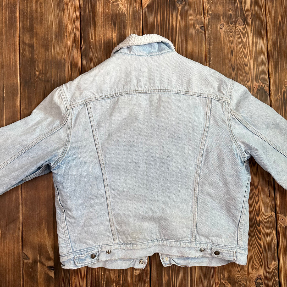 80s Levi’s Sherpa pile jacket light wash size 44 / Large made USA
