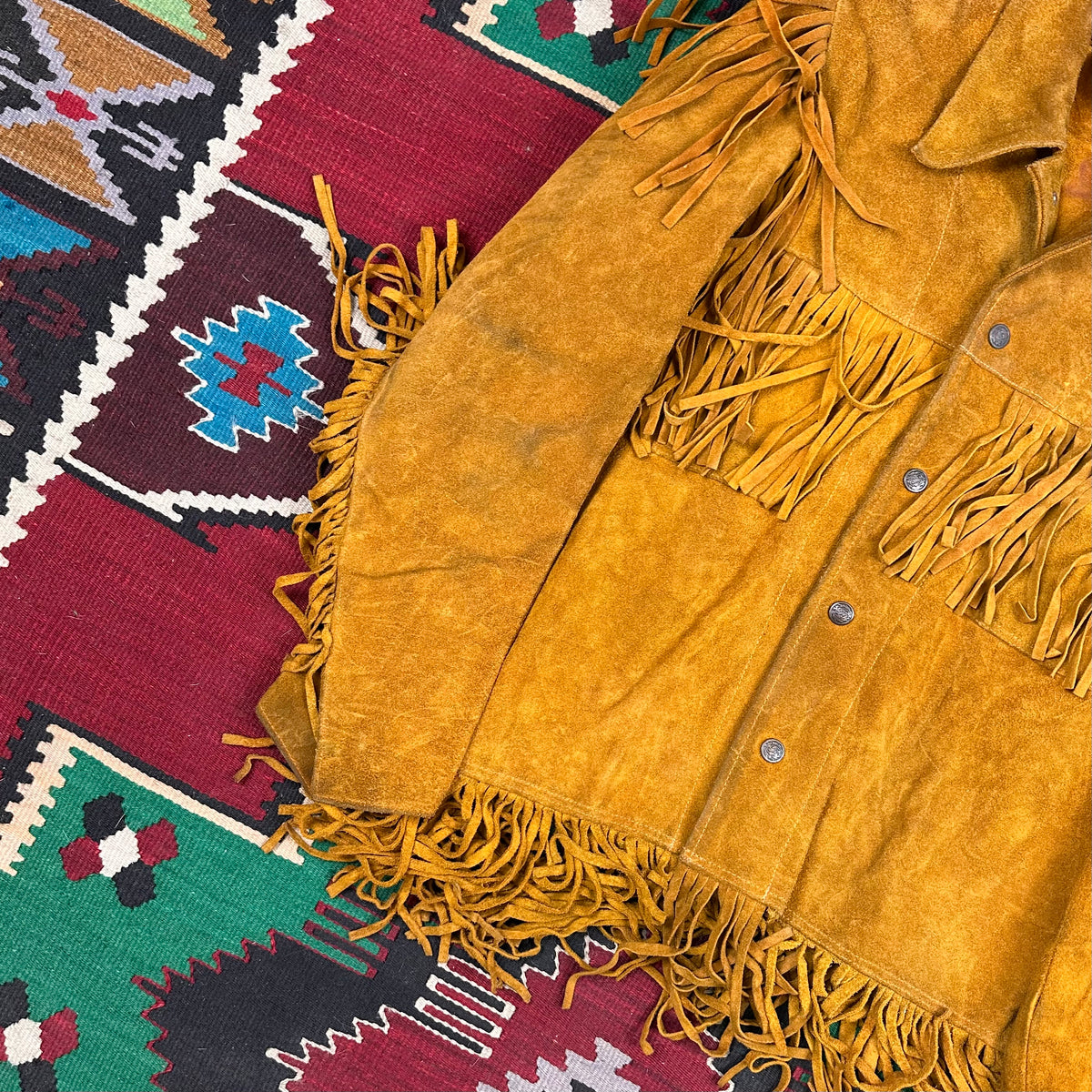 70s Antler Sportswear tan suede fringe jacket fits a tight medium