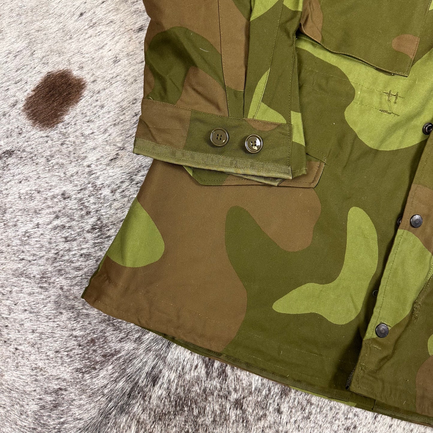 Norwegian M75 camo field jacket fits approx medium short