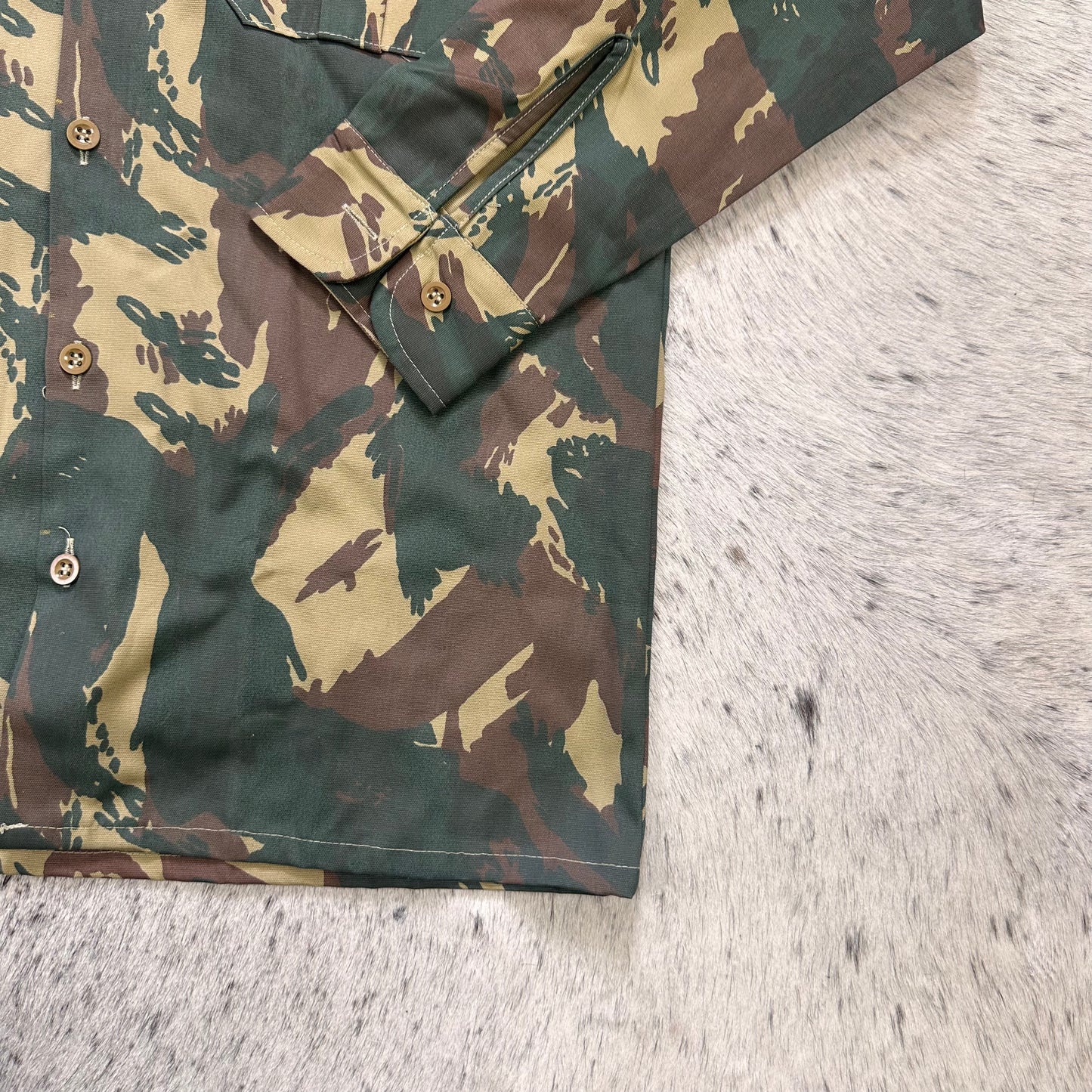 Deadstock Tanskei Lizard shirt medium