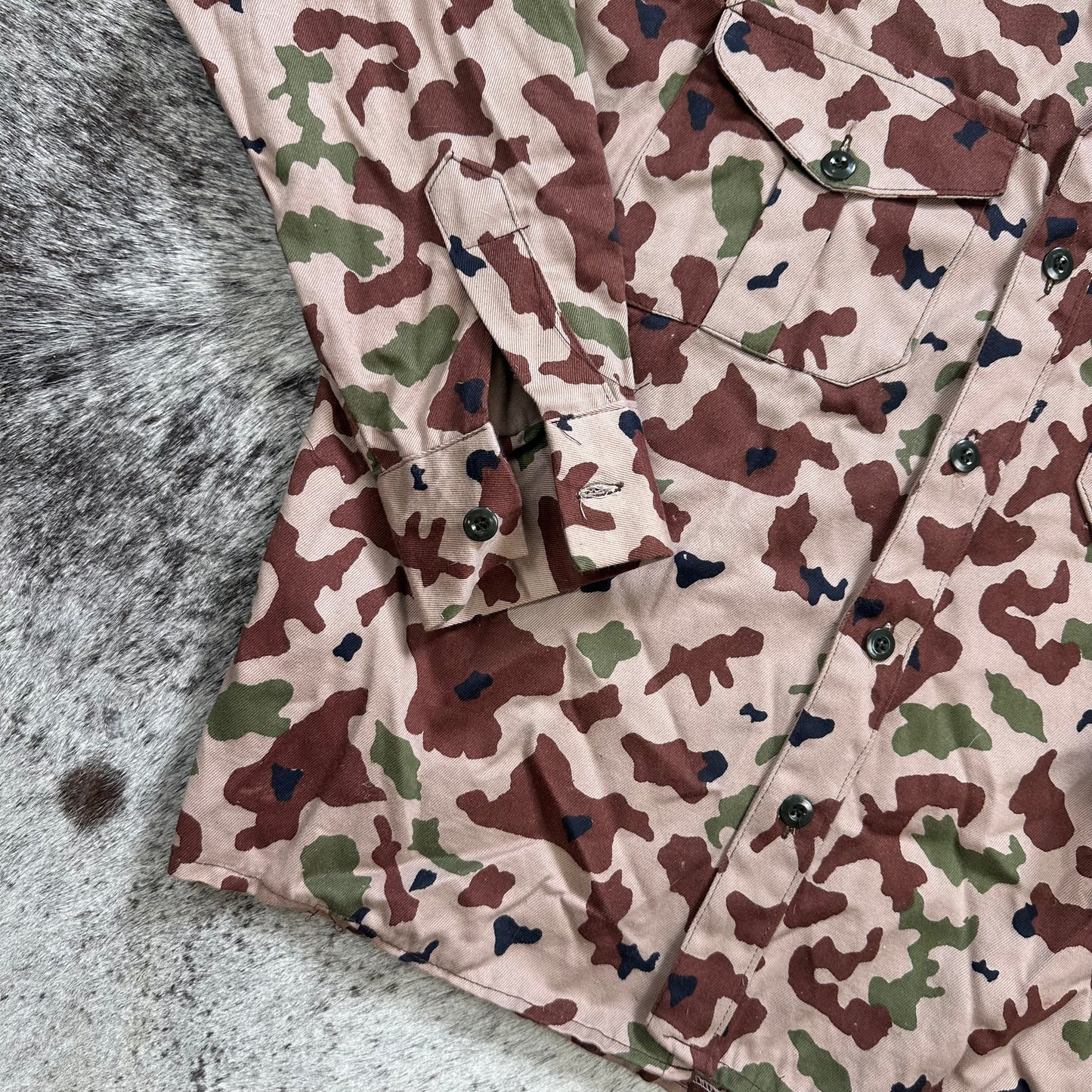 Iraqi Saddam forces desert blotch camouflage circa early 2000s shirt pants set