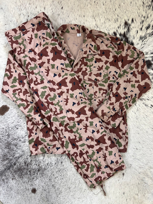 Iraqi Saddam forces desert blotch camouflage circa early 2000s shirt pants set