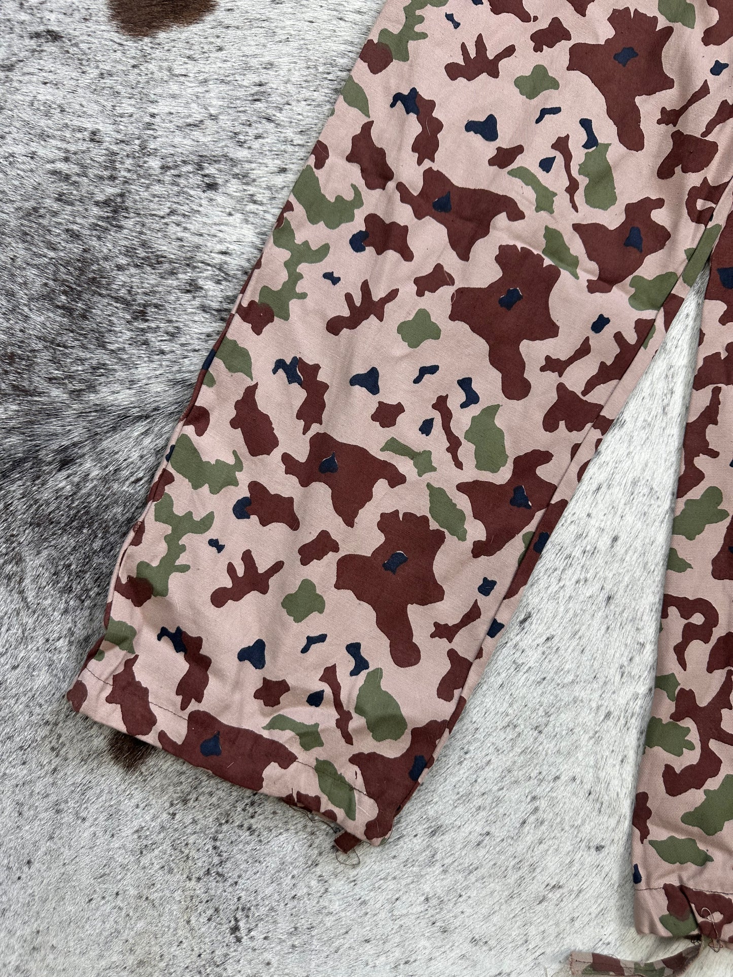 Iraqi Saddam forces desert blotch camouflage circa early 2000s shirt pants set