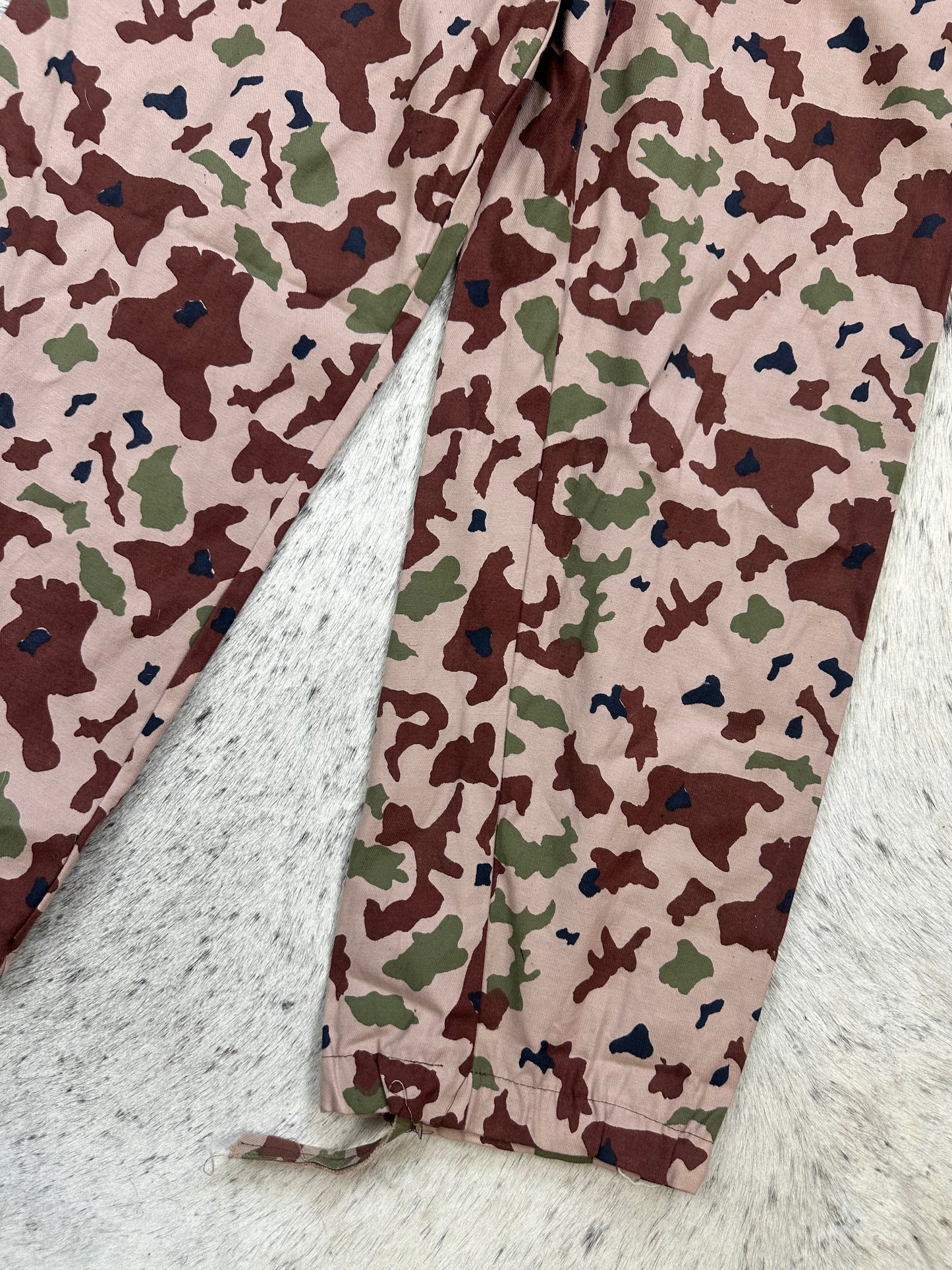 Iraqi Saddam forces desert blotch camouflage circa early 2000s shirt pants set