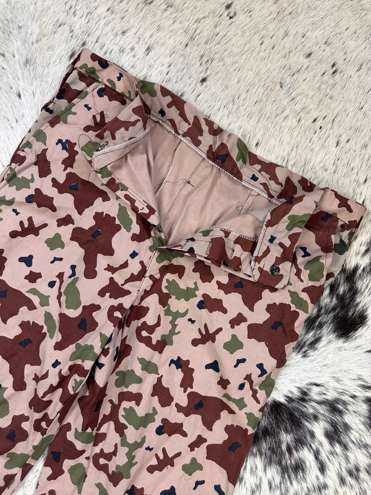 Iraqi Saddam forces desert blotch camouflage circa early 2000s shirt pants set