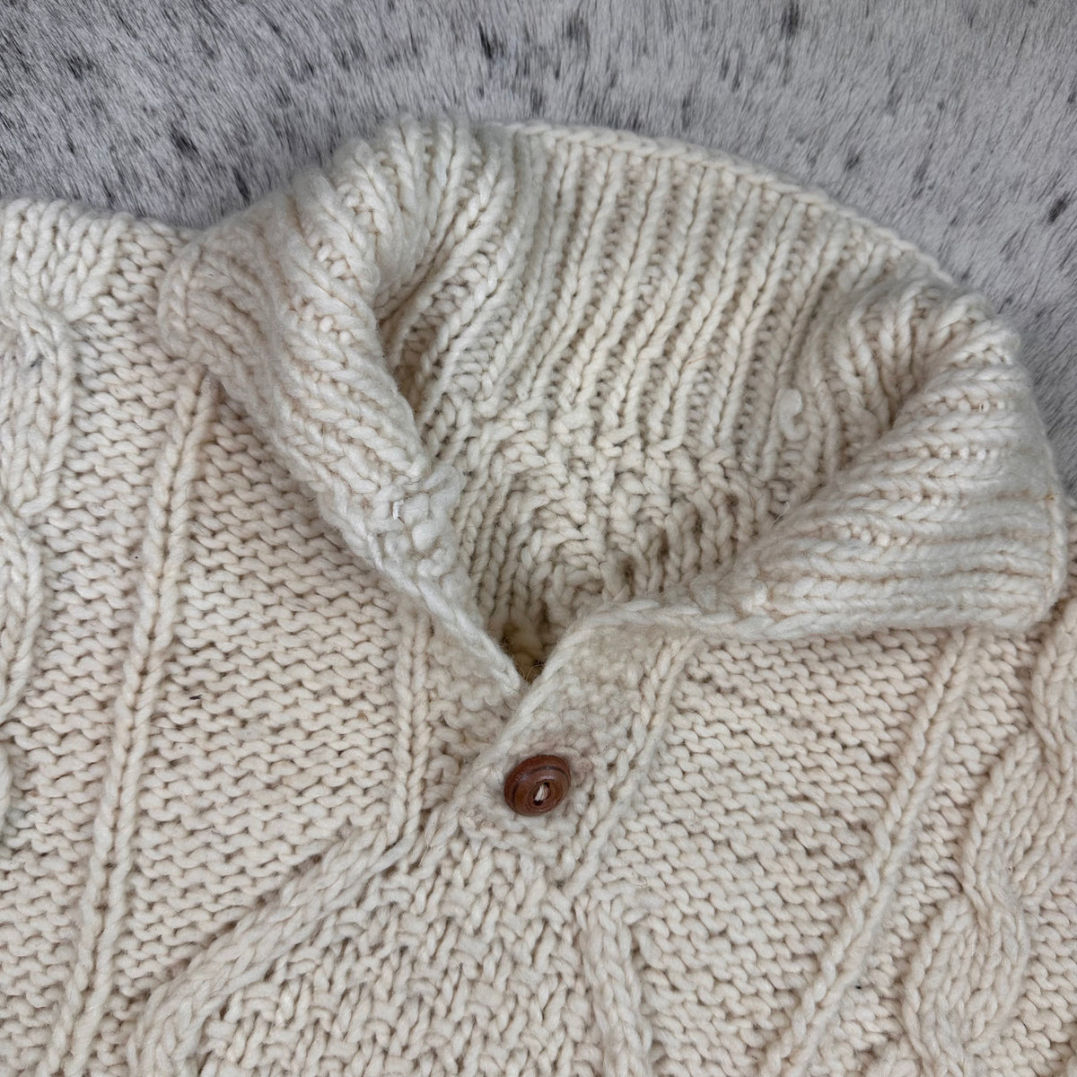 Quarter button Aran style cable knit all wool white cream sweater medium